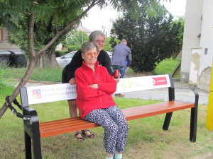 Olomoucké AGE Centrum instalovalo na Šibeníku vyvýšenou lavičku