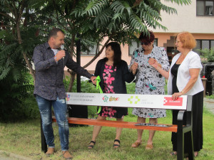 Olomoucké AGE Centrum instalovalo na Šibeníku vyvýšenou lavičku