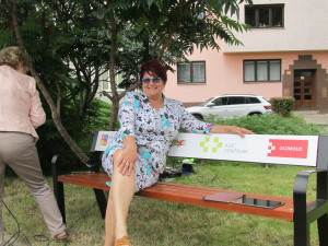 Olomoucké AGE Centrum instalovalo na Šibeníku vyvýšenou lavičku