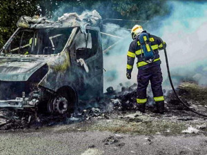 AKTUÁLNĚ: Na dálnici u Křelova hoří dodávka