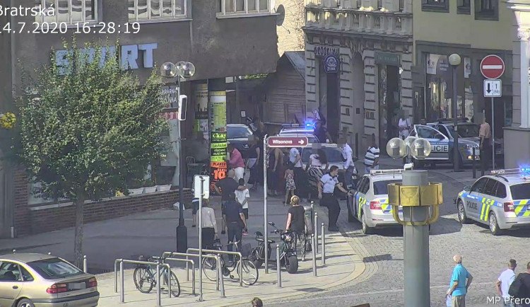 Záběr z kamery na místo potyčky