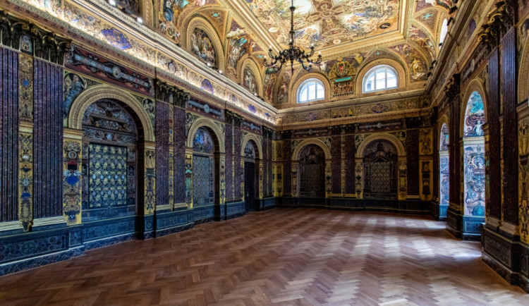 Slavnostní sál v budově školy Komenium