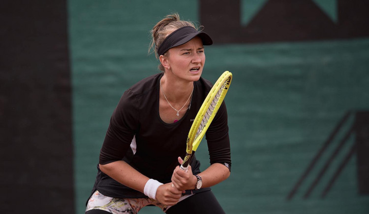 Tenistka Barbora Krejčíková slaví titul, navzdory zablokovanému krku vyhrála turnaj v Prostějově