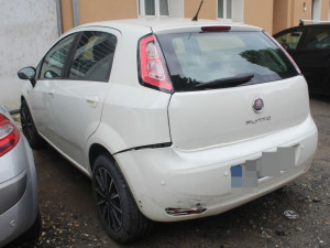 Opilý řidič v Charkovské ulici v Olomouci naboural několik aut. Způsobil škodu za čtvrt milionu