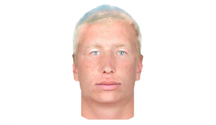 Žádost o spolupráci při pátrání po totožnosti neznámého muže, který okradl seniorku v jejím bytě