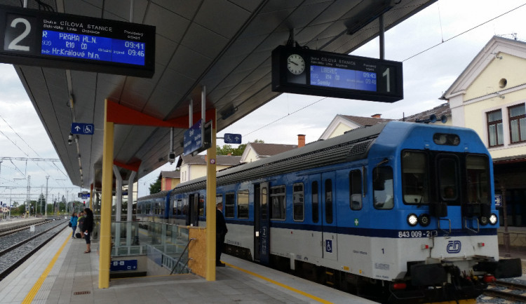 FOTO: Rekonstrukce nádraží v Jaroměři finišuje, dodělávají se jen drobné práce