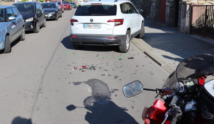 V Brně se srazil Karoq s Hondou, policisté hledají svědky