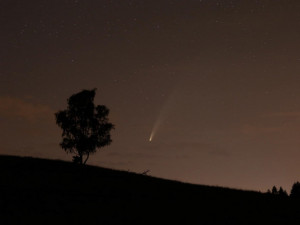 Poslední šance ulovit fotku! Kometa Neowise už se vzdaluje a vrátí se až za 7000 let