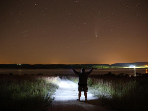 Poslední šance ulovit fotku! Kometa Neowise už se vzdaluje a vrátí se až za 7000 let