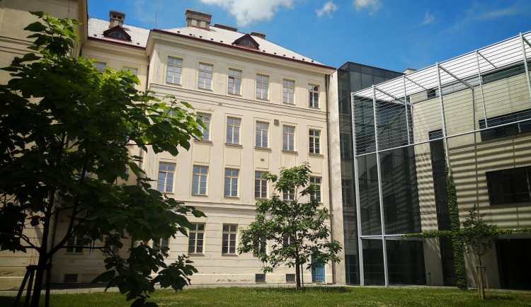 Studenti Slovanského gymnázia Olomouc chystají letní divadelní večery