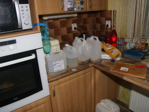 Muž vyráběl pervitin v rodinném domě