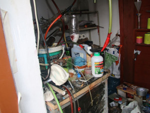 Muž vyráběl pervitin v rodinném domě