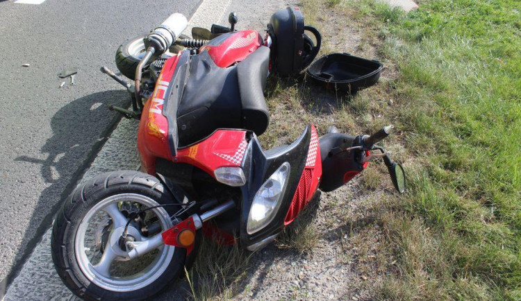 V Olomouci se srazila motorka s autobusem. Motorkáře z místa odvezla záchranka