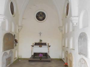 Šlechtická hrobka na hřbitově v Rokytnici z první poloviny 19. století se stala památkou