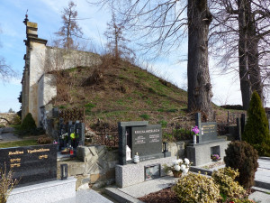 Šlechtická hrobka na hřbitově v Rokytnici z první poloviny 19. století se stala památkou