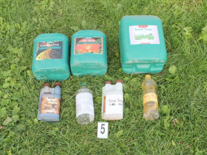 Desítky rostlin konopí, kila sušené marihuany, hašiš i pervitin našli policisté při domovní prohlídce dealera