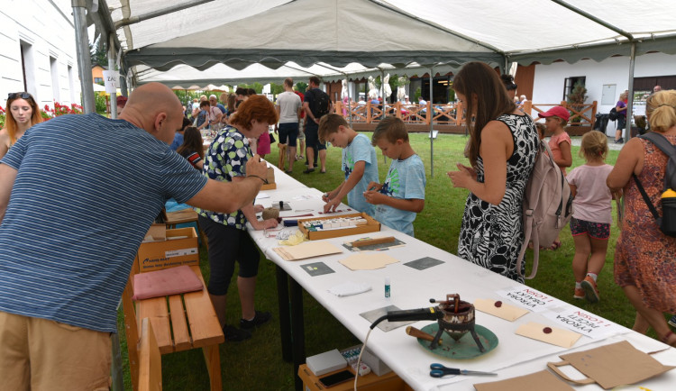 Víkend v ruční papírně ve Velkých Losinách bude nabitý programem pro děti i rodiče