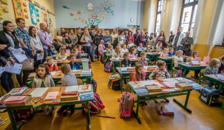 U školních potřeb táhne ekologie, k dostání jsou sety s rouškou