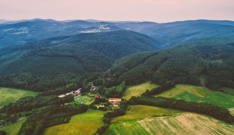 Prázdninové pobyty v Česku jdou již sehnat těžko, hlásí prodejci