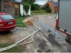Českem se prohnaly silné bouřky. Hasiči evidují padesát výjezdů
