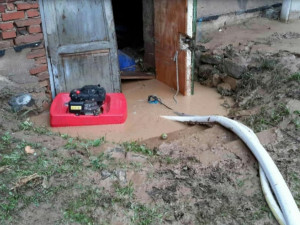 Českem se prohnaly silné bouřky. Hasiči evidují padesát výjezdů