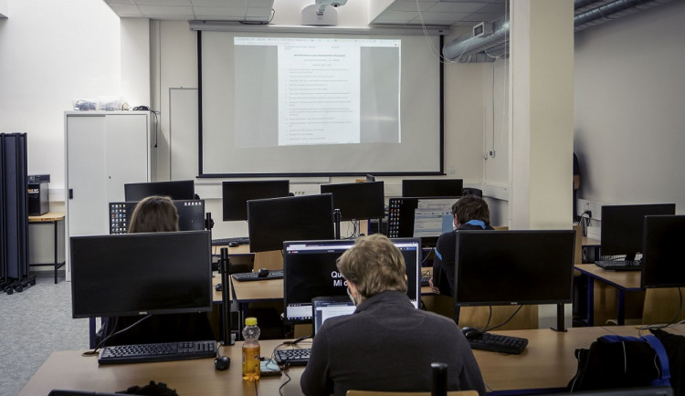 Ve Dvoře Králové vznikne centrum kybernetické bezpečnosti, jeho realizace začne v příštím roce