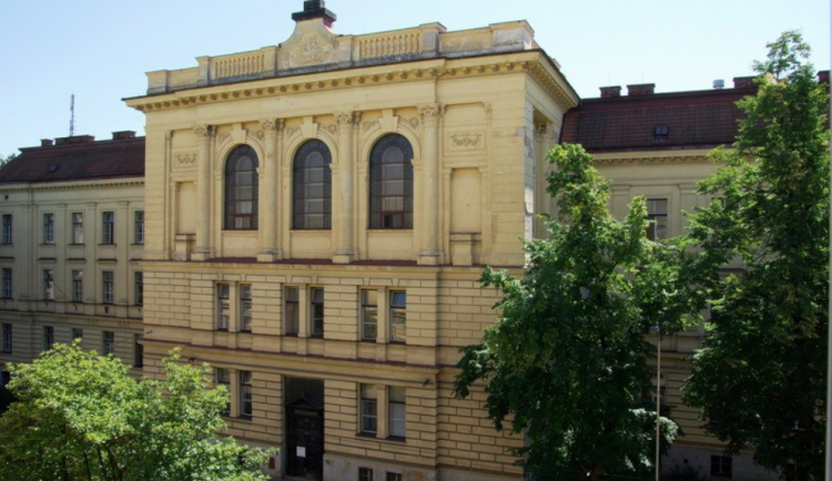 Léčebna dlouhodobě nemocných v Hradci obnoví návštěvy, lidé se budou muset objednat