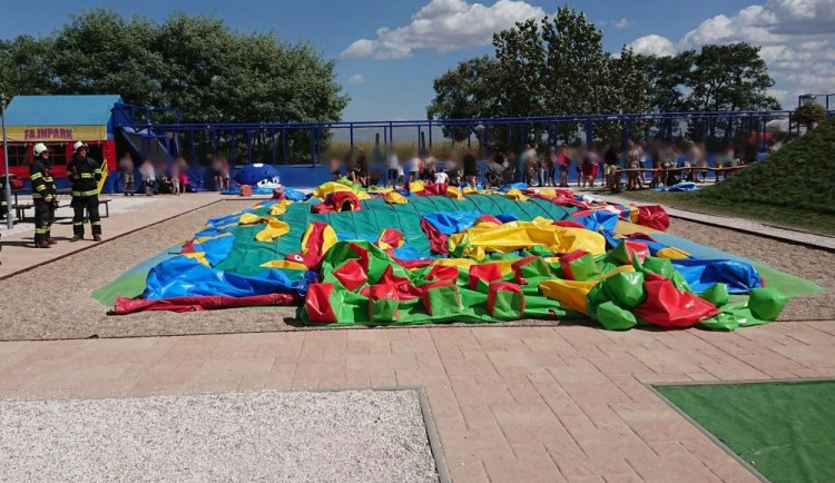 Událost v zábavním parku u Chlumce prošetřuje policie jako možné ublížení na zdraví z nedbalosti