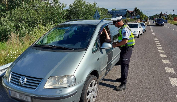 Vysoká rychlost i návykové látky. Takové byly nešvary řidičů kontrolovaných v rámci víkendové policejní akce