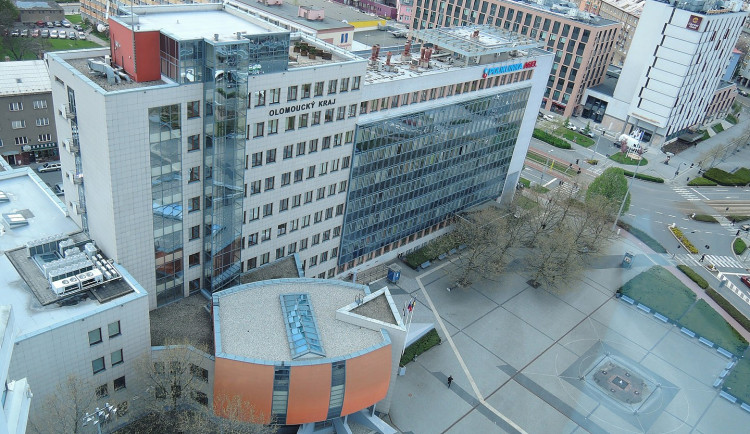 Pohled na krajský úřad z budovy RCO.