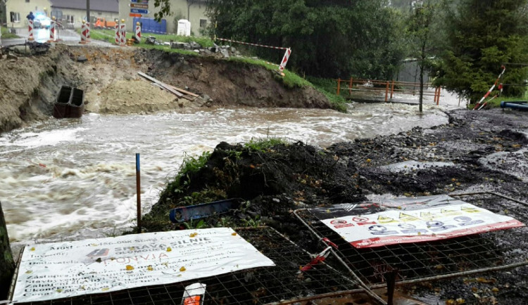 Hladiny řek se v úterý večer zvedly. Hasiči zasahovali na nejkritičtějších místech