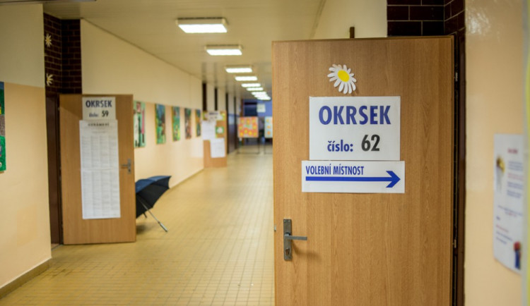 PRŮZKUM: Sněmovní volby by vyhrálo ANO, druzí by byli Piráti