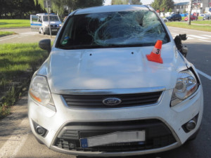 Opilý řidič srazil na přechodu pro chodce třiaosmdesátiletého cyklistu. Ten utrpěl vážná zranění