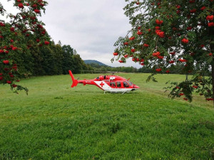FOTO: Chlapec spadl ze skály na školním výletu a těžce se zranil.