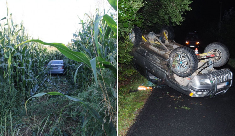Řidiči se pokusili policistům ujet od kontroly. Jeden skončil v poli, druhý na střeše v příkopu