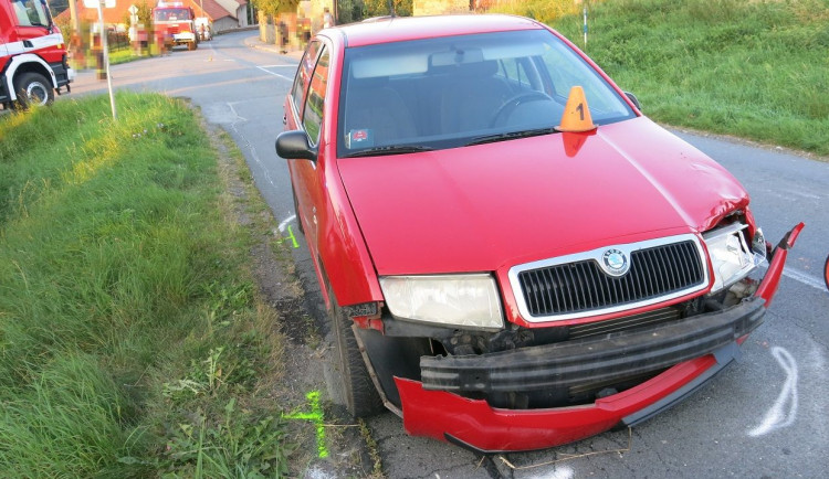 Na Prostějovsku se srazilo auto s motorkou. Pro motorkáře letěl vrtulník