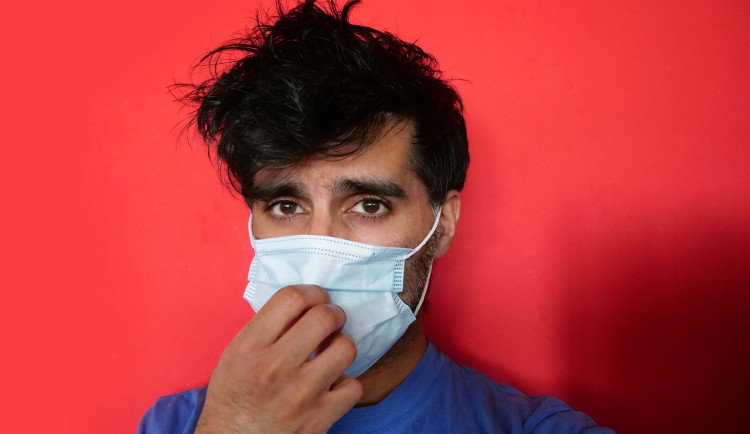 Barista v centru Brna odmítal obsluhovat s rouškou, zakročit museli strážníci