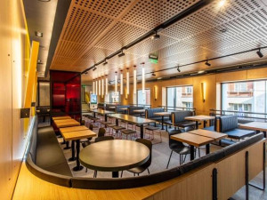 FOTO: Nový McDonald's v Olomouci. Podívejte se, jak vypadá restaurace s unikátním designem