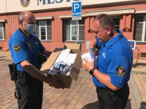 Olomoucká městská policie dostala nanomasky. Putují také do hospice na Svatém Kopečku