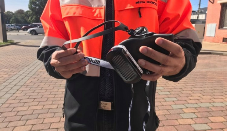 Olomoucká městská policie dostala nanomasky. Putují také do hospice na Svatém Kopečku