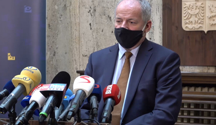 Hospody do desíti večer a další omezení sportovních akcí. Prymula potvrdil nová opatření