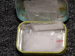 FOTO: Policie zadržela dva výrobce drog, u jednoho našla navíc zbraně