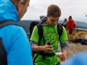 Vydejte se s Pivovarem Holba na pochod za barvami Rychlebských hor