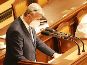 Vláda schválila nouzový stav. Začne platit od pondělí