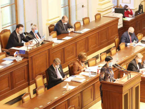 Vláda schválila nouzový stav. Začne platit od pondělí