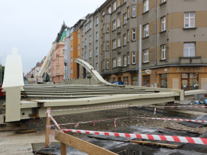 FOTO: Z Itálie přijely komponenty nového mostu. Přezdívá se mu Rejnok