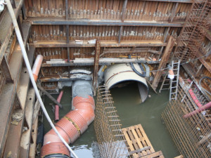 FOTO: Z Itálie přijely komponenty nového mostu. Přezdívá se mu Rejnok