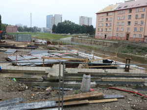 FOTO: Z Itálie přijely komponenty nového mostu. Přezdívá se mu Rejnok