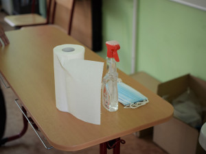 VOLBY 2020: Krajské a senátní volby začaly. Jak to vypadá v olomouckých volebních místnostech?