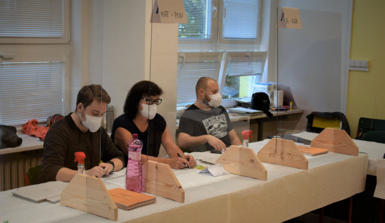 V krajských volbách letos volilo 189 980lidí.